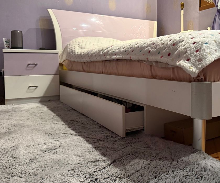 Легло 120/200 с нощно шкафче и матрак