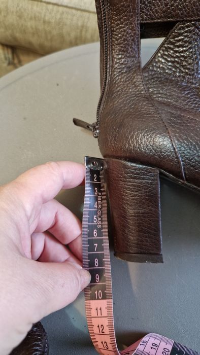 Ghete cu toc, mas. 39, piele, confecționate la atelier