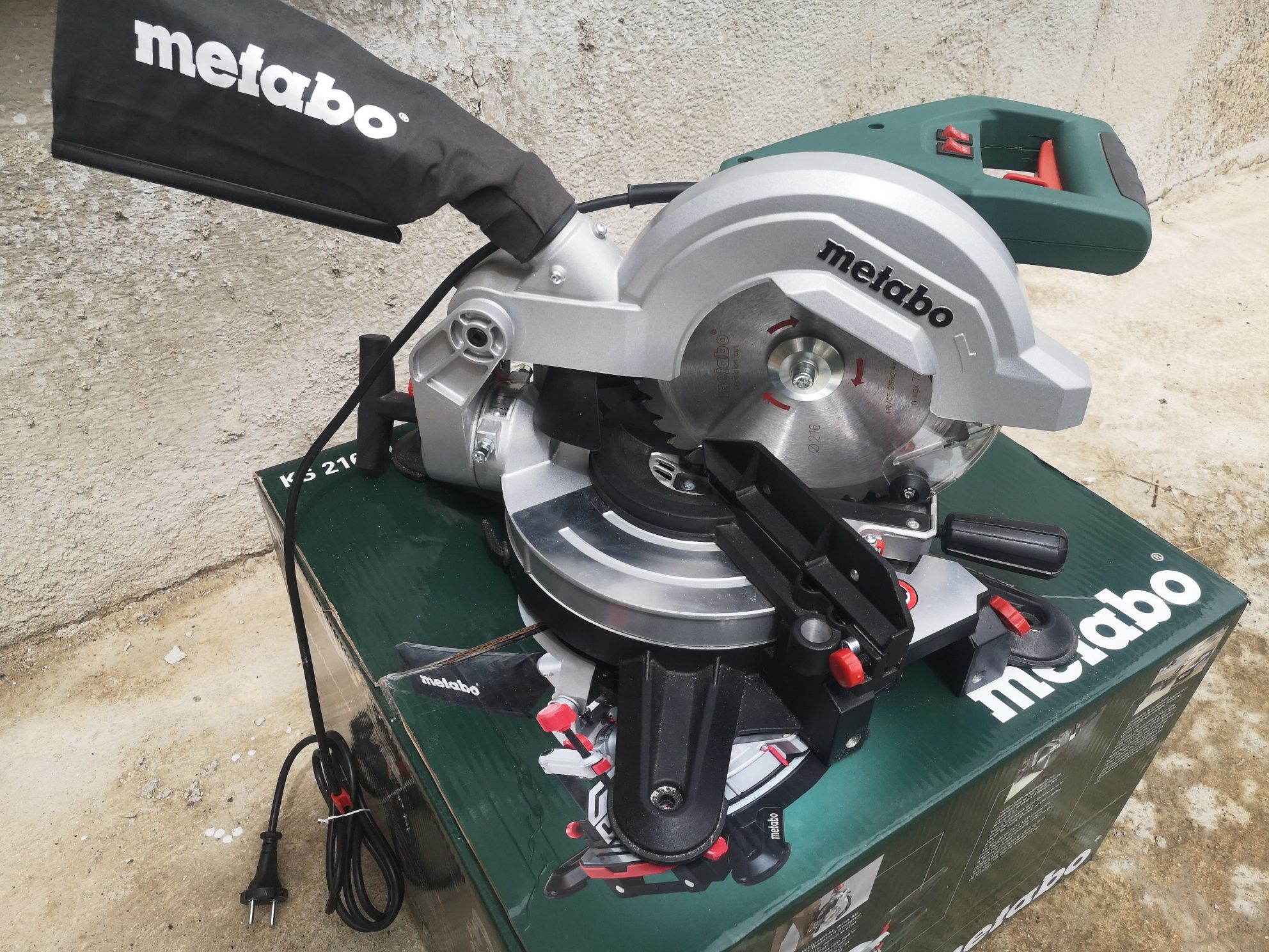 Циркуляр Metabo KS 216 M Lasercut