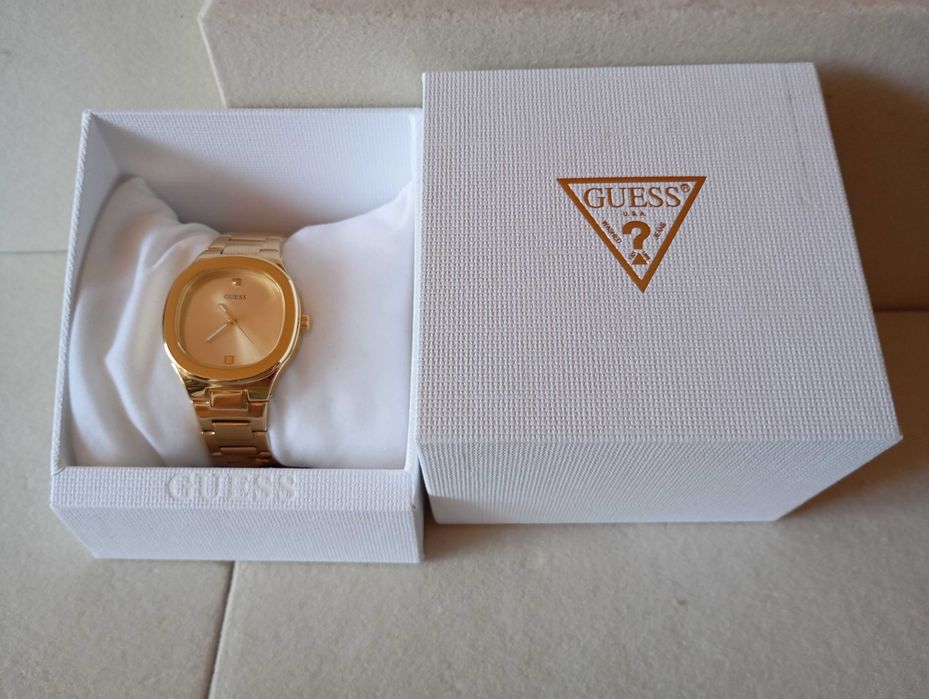 Часовник дамски Guess Eve GW0615L2. Нов. Златист.