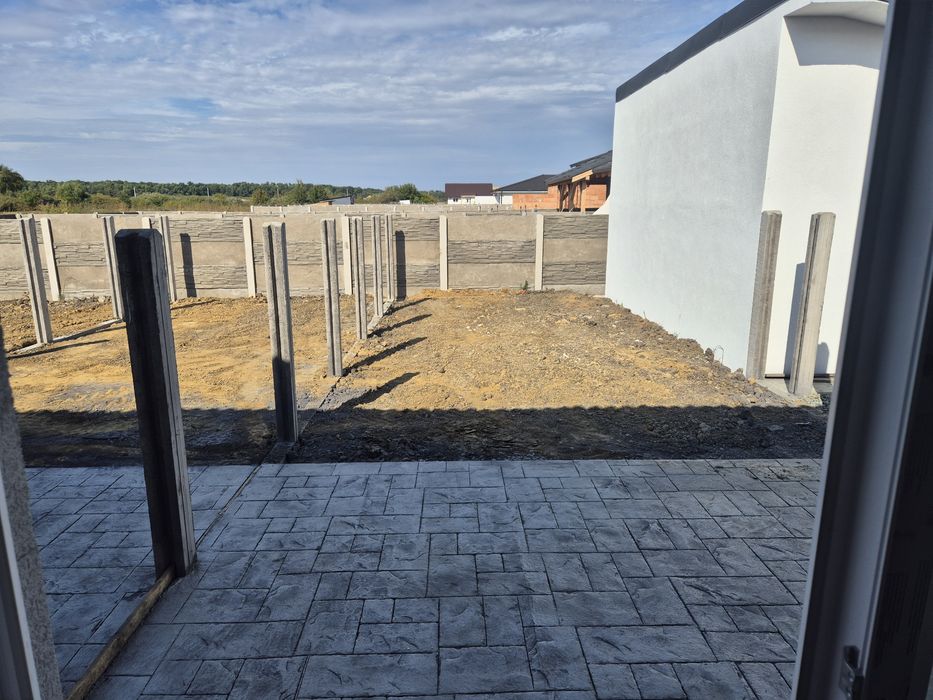 PROPRIETAR Vând apartament/casa cu gradina si 2 locuri de parcare