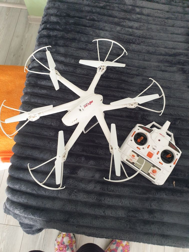 Vând drona mjx D/C nouă