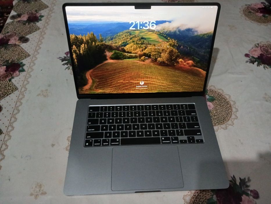 MacBook Air M2 2023 — 15.3" ekran, 8GB RAM, 256GB SSD

Apple M2 chip,