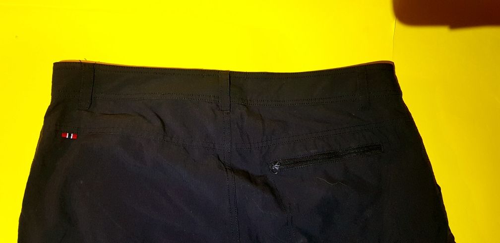 Berqans   мъжки спортни къси  панталони L