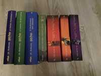 Vând set de volume cărți Harry Potter.