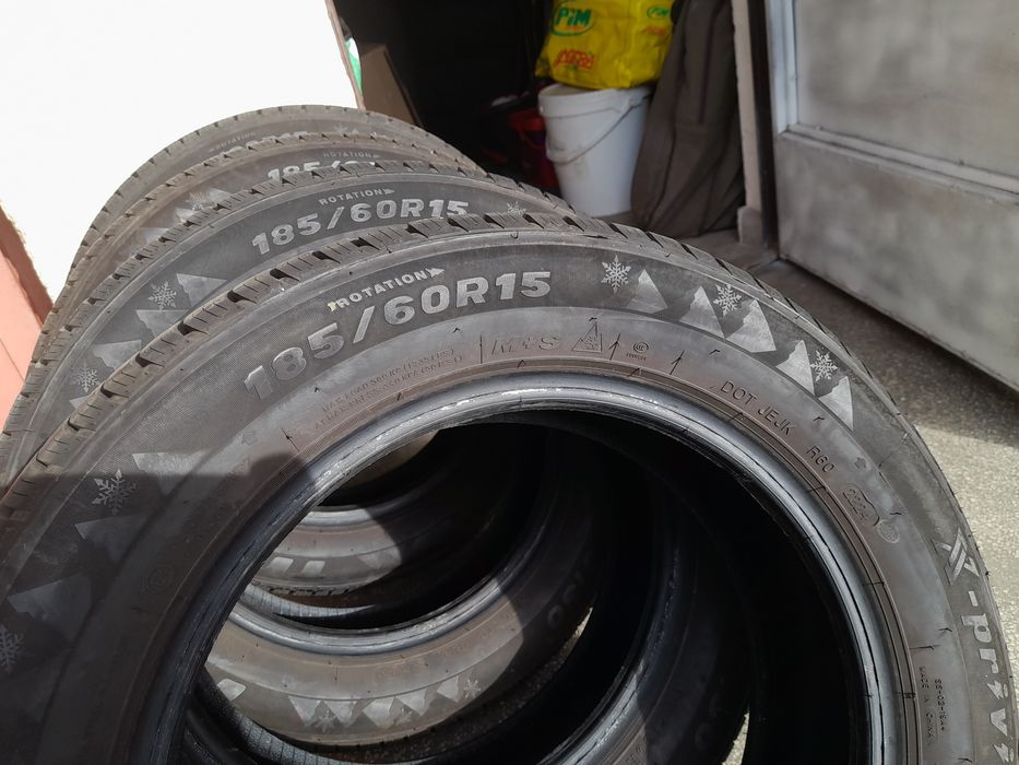 Vând set 4 cauciucuri iarna 185×60×15