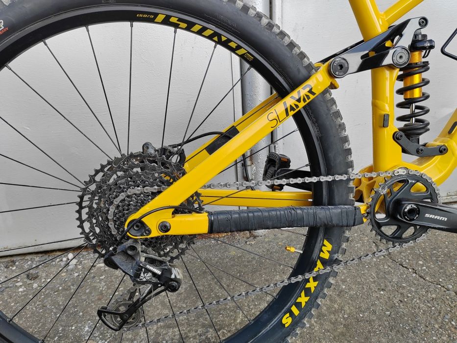 Bicicleta full suspension Ghost riot 2023 si un Ghost Slamr 4.9