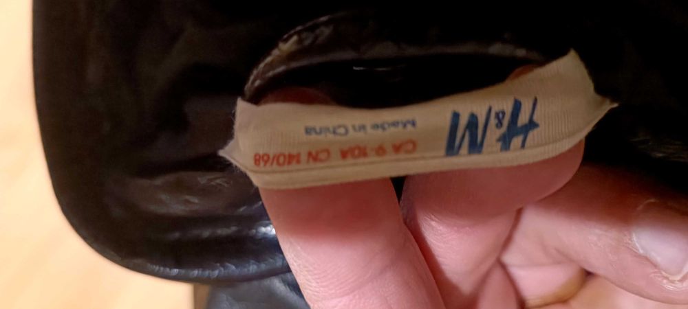 Vând geaca ,,piele" Rock, pt. fete