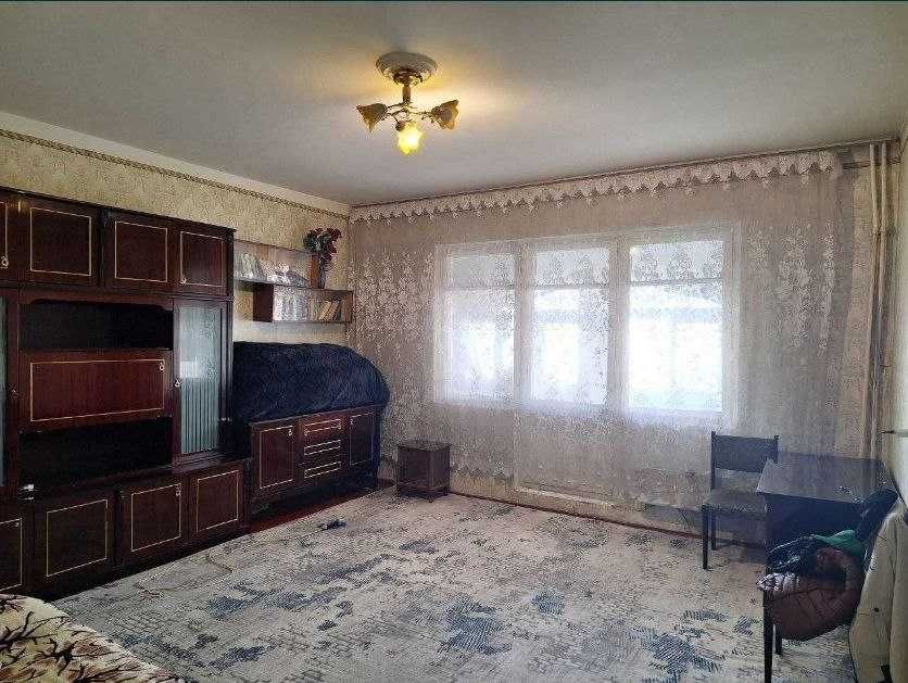 Дружба Народов продается 2х комн/3-этаж квартира в центре города.65м2