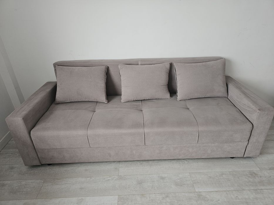 Диван 3 местный.