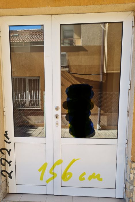 Продавам входна врата 222 см. височина/156 см