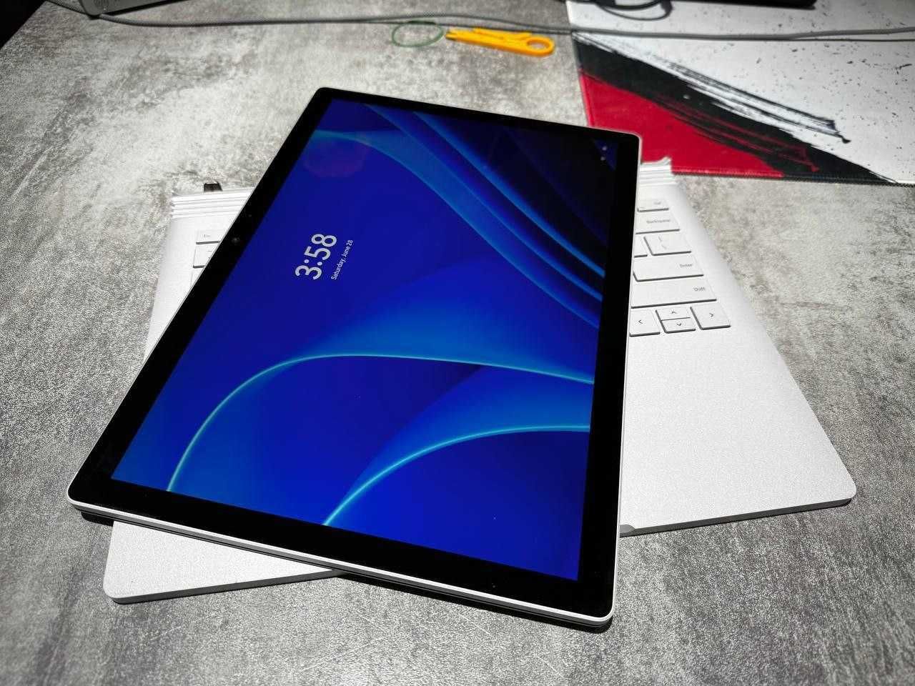SurfaceBook 2 13.6” 3K IPS Touchscreen  I5-8350U 8GB / 256SSD Face Id
