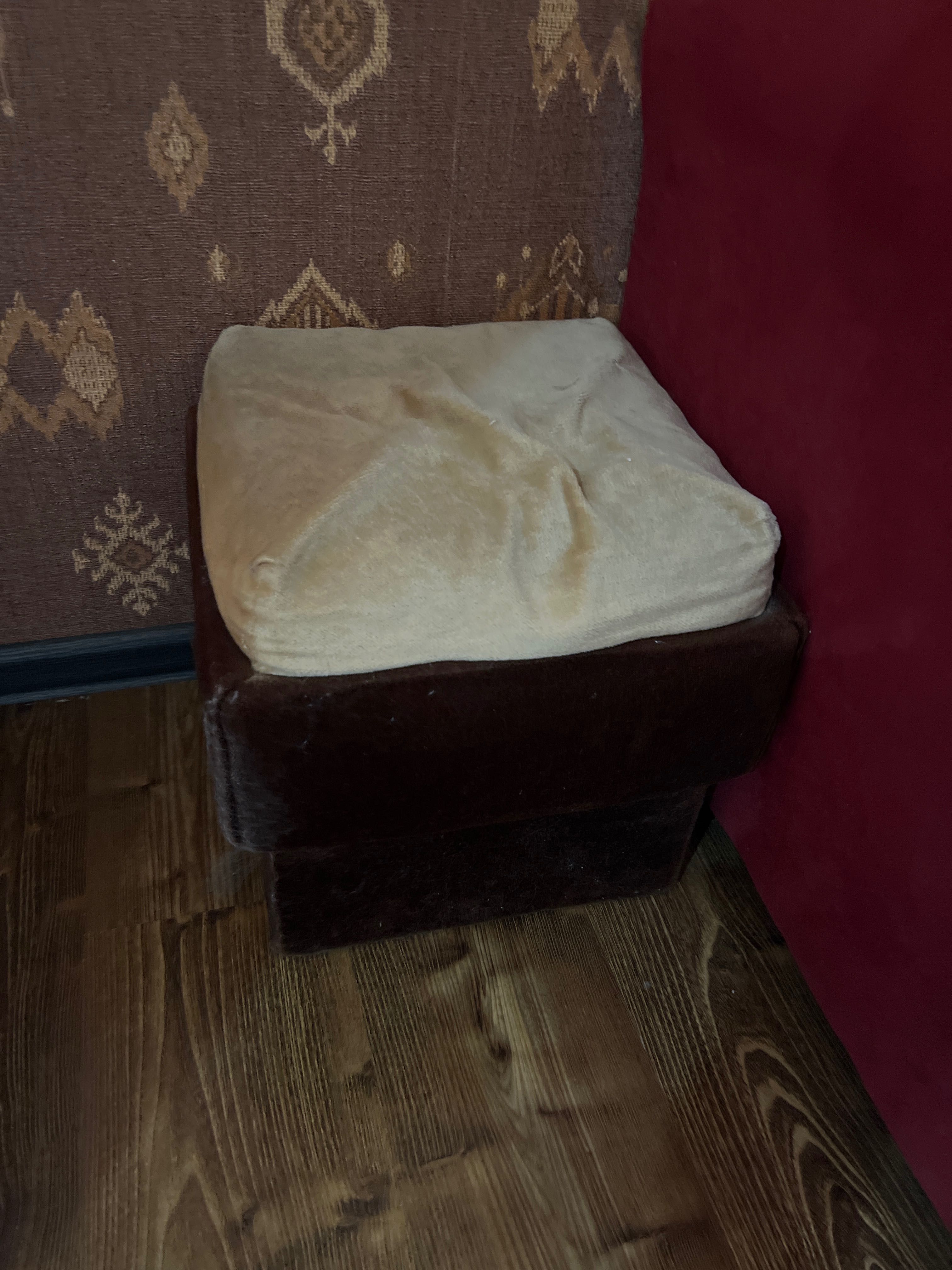 Доски, пуфик……..