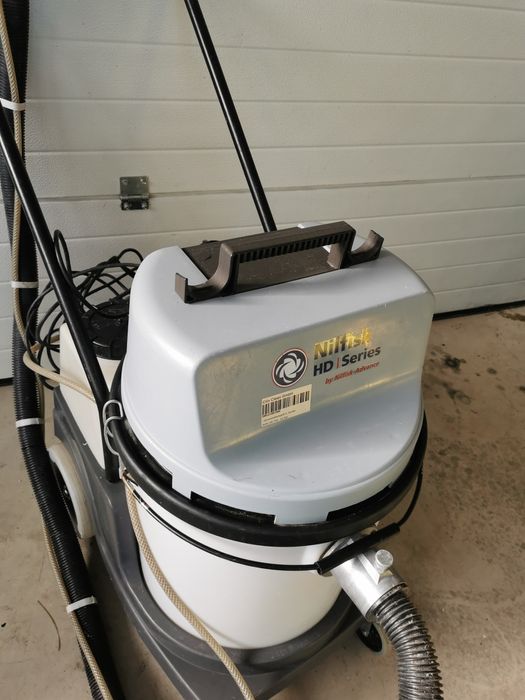 Nilfisk Aspirator pentru curatat covoare mochete cu injectie extractie