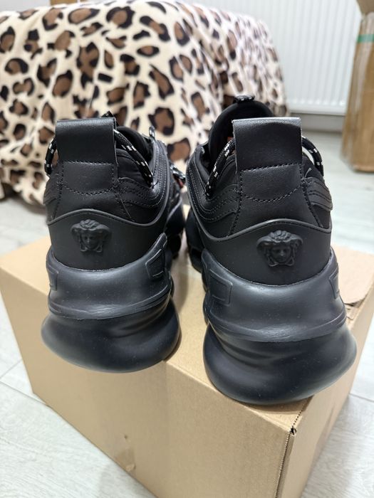 Versace chain reaction