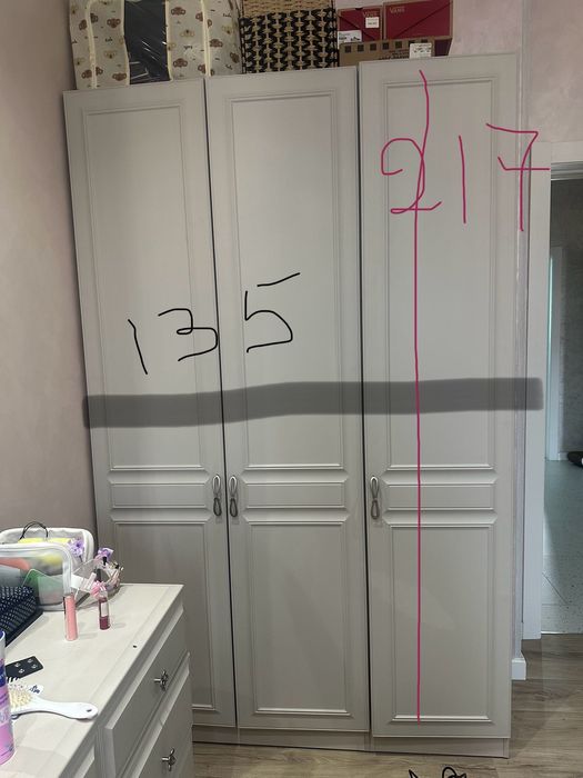Шкаф и письменный стол в детскую