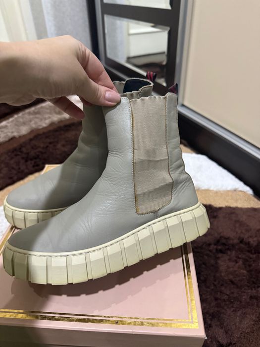 Ботинки бежевые можно и в дождь и в снег кожаные  ботинки