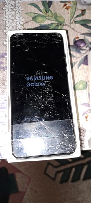 Samsung a03 телефона е на три месеца има още гаранция година и половин