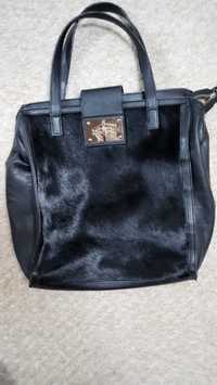 Черна чанта кожа на марката Ermanno