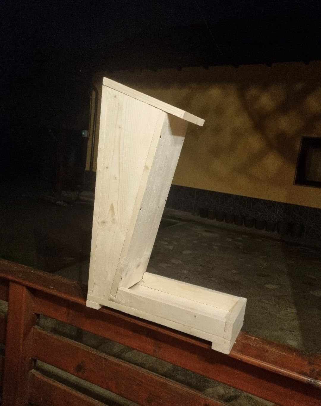 Hranitoare păsări din lemn