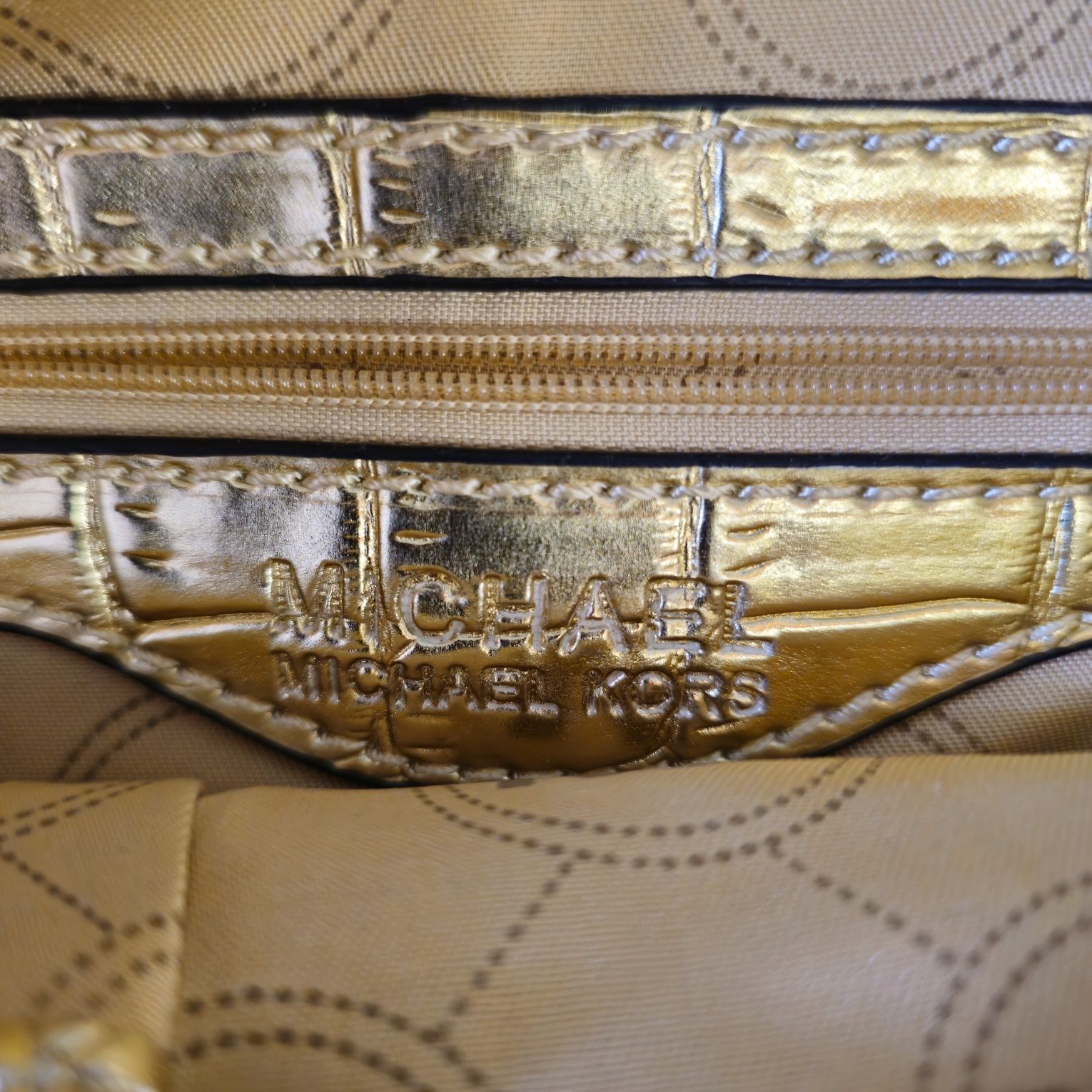 Чанта от плат бежово и златно "MICHAEL KORS"