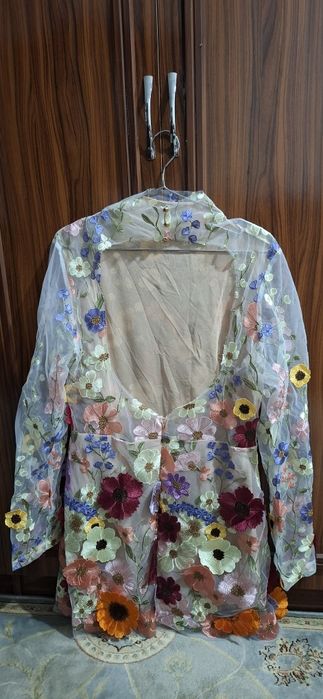 Платье с цветочным принтом на подкладке