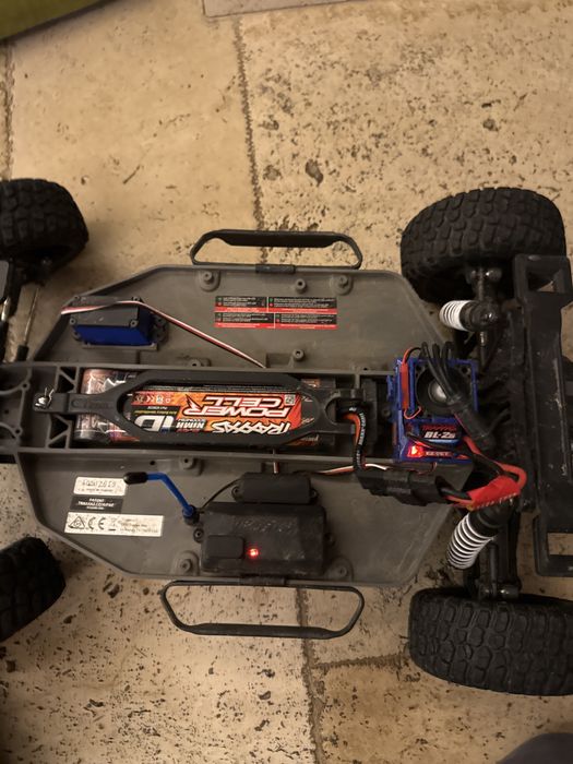 Traxxas slash cu motor brushless