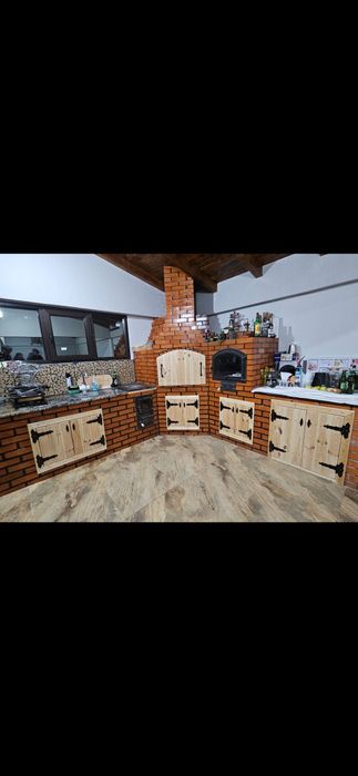 Confecționez diferite obiecte din lemn