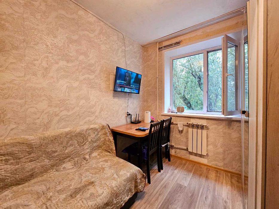 продается 1 комнатная квартира Ворошилова 3Б