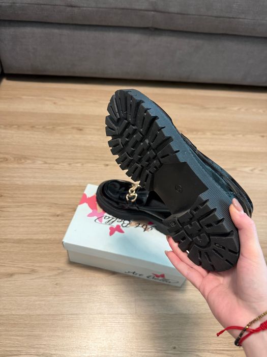 Черни лачени лоуфъри