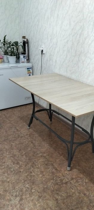 Кухнный стол без стуля