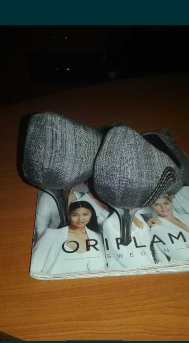 Vand pantofi ocazie, negrii- piele int/ext cu pietricele si albastrii