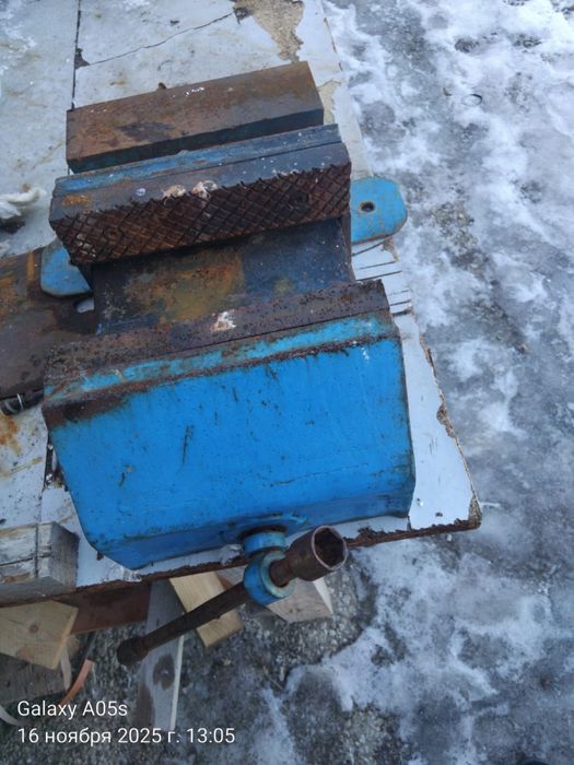 Тиски настольный