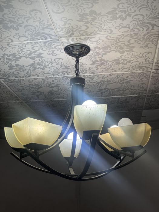 Продам богатую люстру