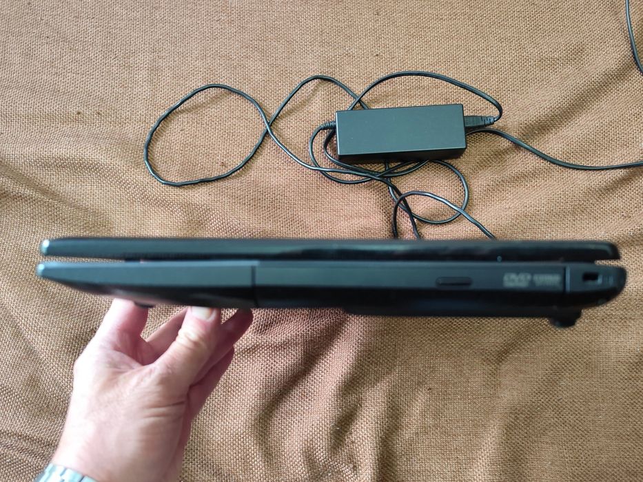 Лаптоп "ASUS_X55VD" - 15.6