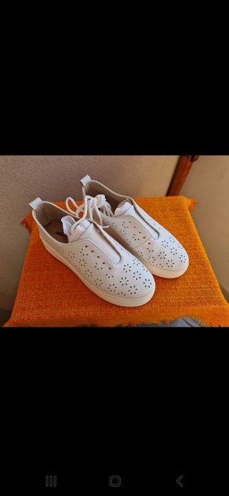 Pantofi din piele naturală, albi, cu perforații ,cu platformă Pass Col