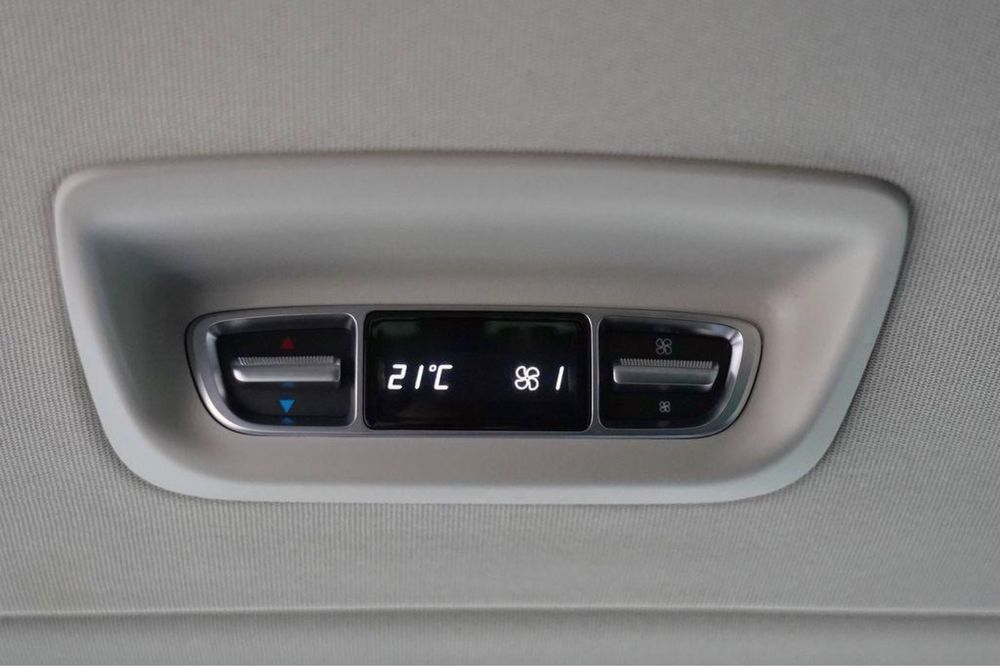 Inchiriez microbuz Mercedes V-Class LONG individual V250 - Rent a car