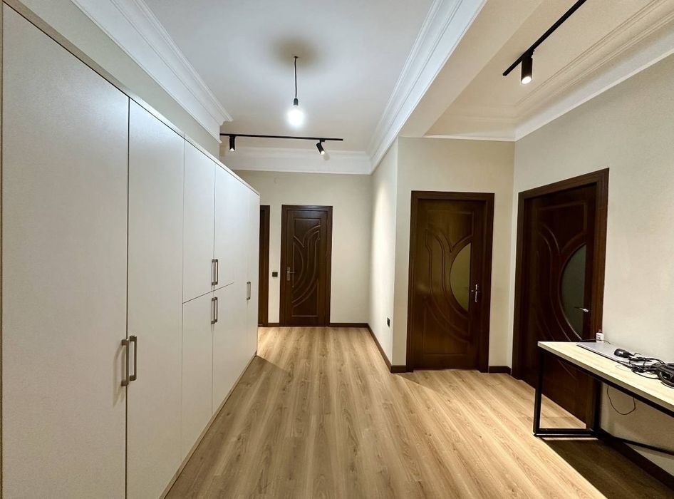 Магазин Пеликан Паркентский 2х комнатная евроремонт Укомплектована 77м