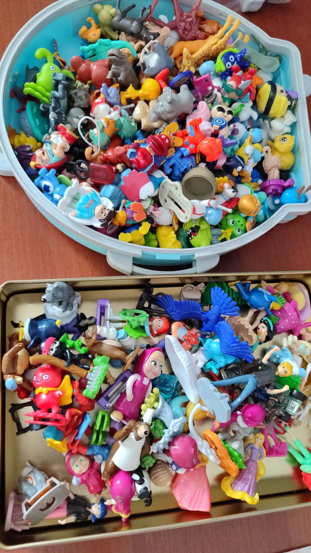 Продам киндер игрушки разных времён 250 штук