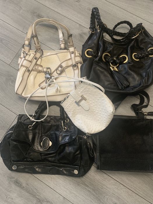 Чантu  Michael  Kors-150лв.Бяла-45лв. Coccinelle-120лв.