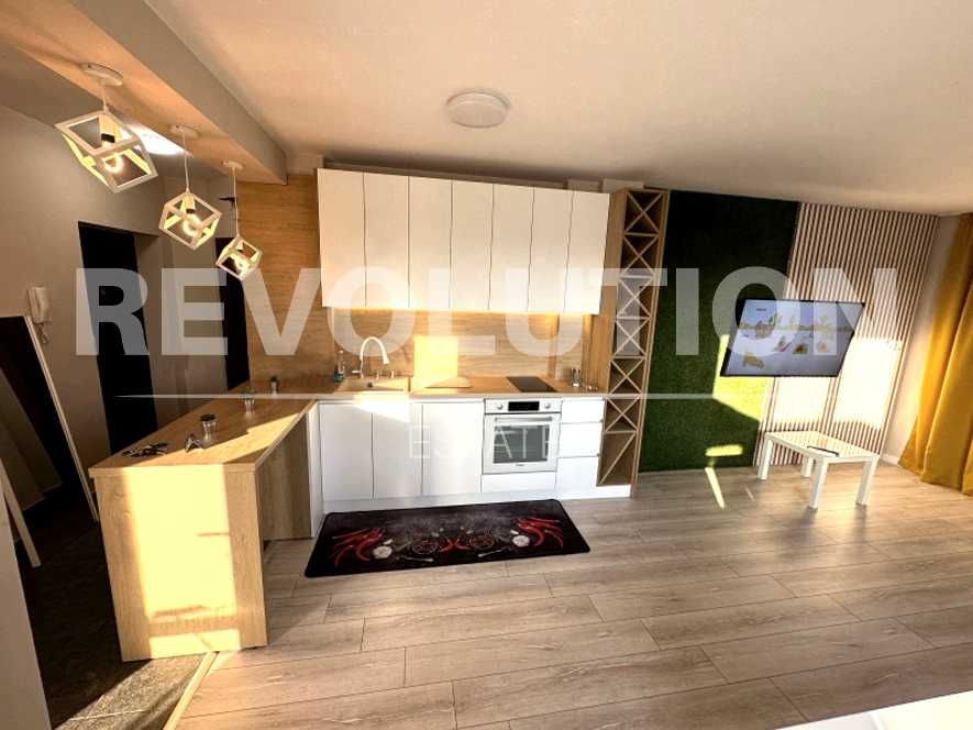 Луксозен тристаен апартамент в Гръцки квартал