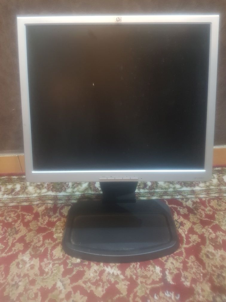Монитор HP в хорошем состояние.