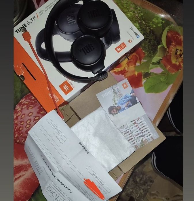 Продам наушники JBL 520BT