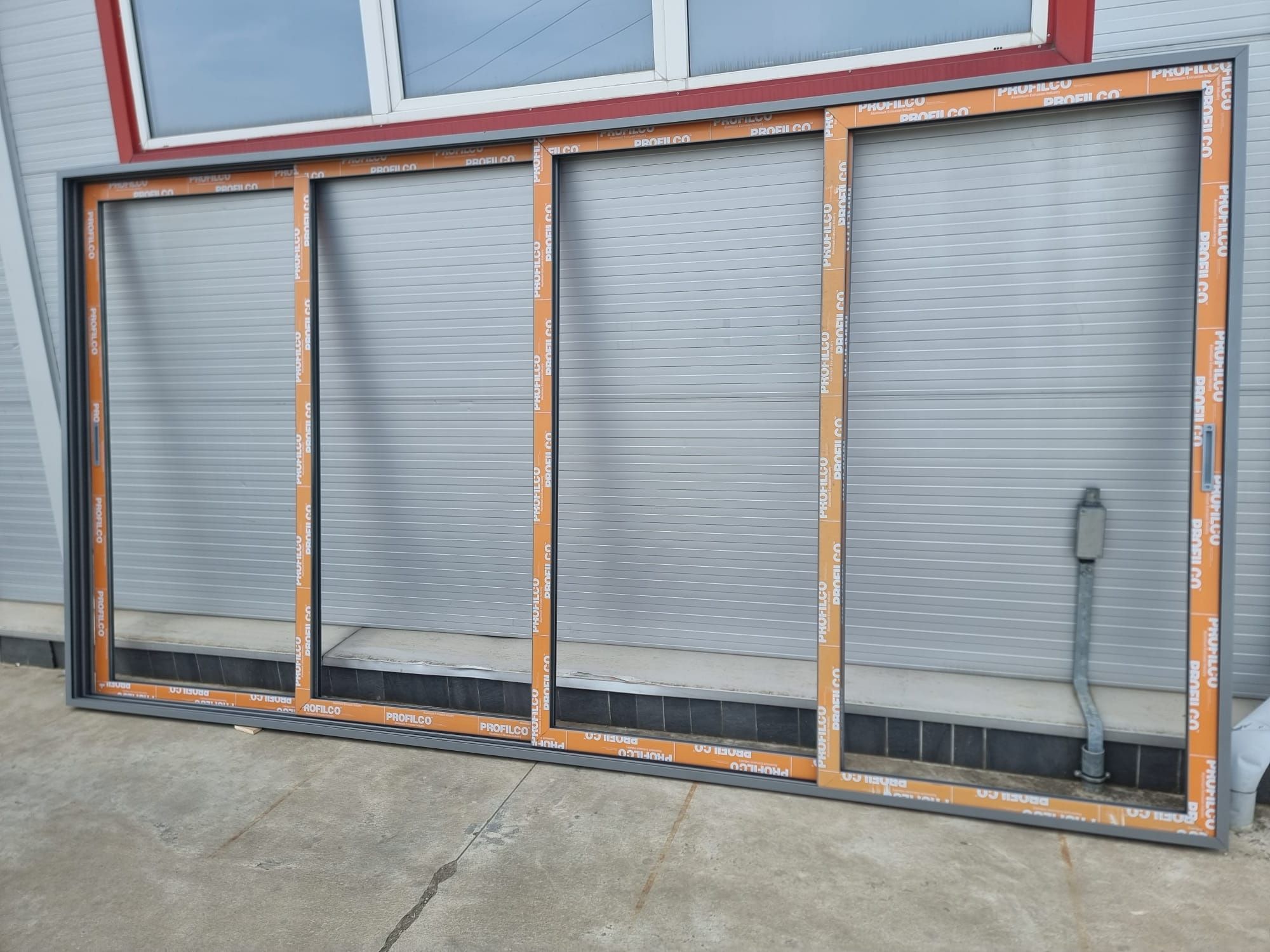 Glisantă aluminiu cu patru căi
