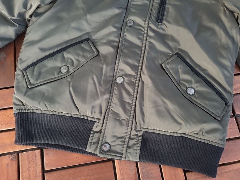 ПРОМО GUESS - L -оригинално  ветроустойчиво яке с качулка