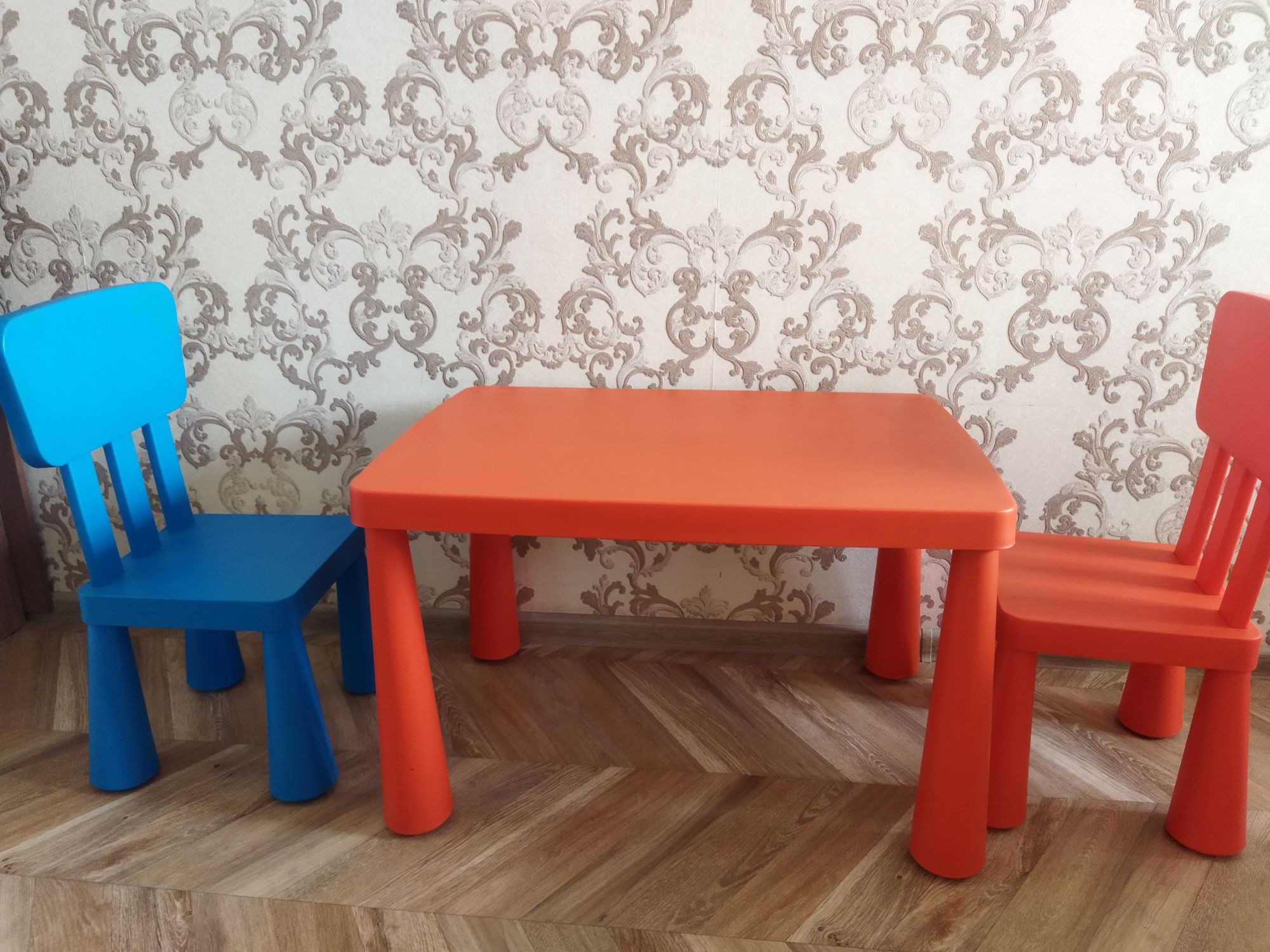 Продам стол и стулья Мамут ИКЕА