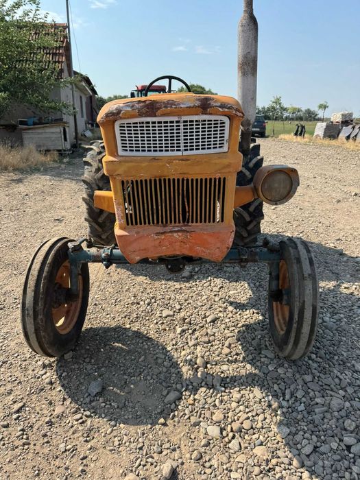 Tractoras Italia Tractor Fiat 450 3 cilindri 45CP Fiat 250 recent adus