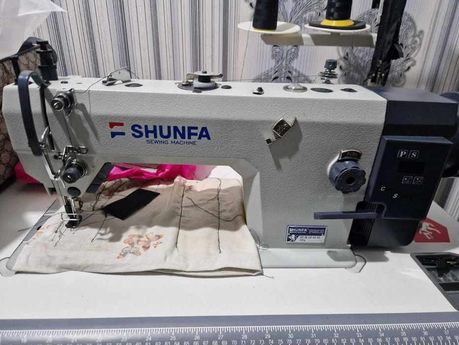 Продам швейную машинку