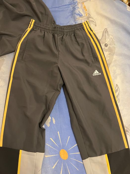 Adidas Оригинален комплект/Tracksuit S размер