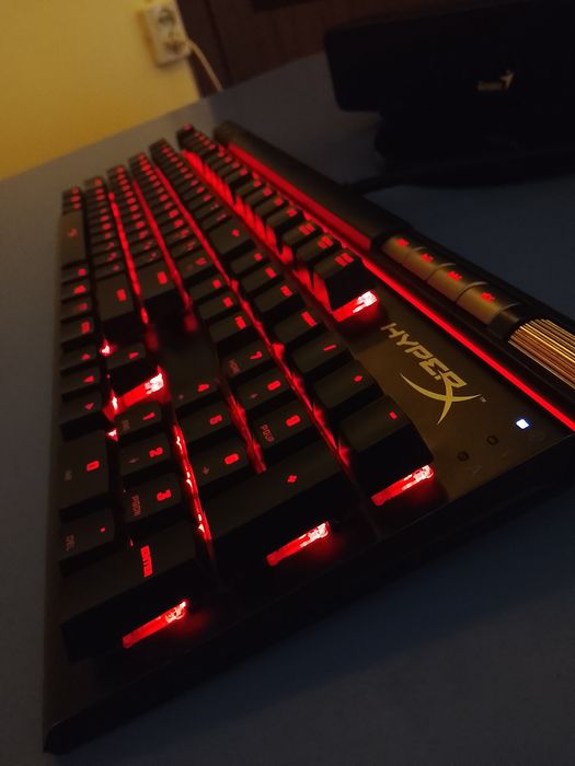 Премиальня игровая клавиатура HyperX Alloy Elite RGB